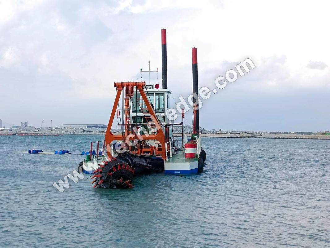 Cutter Suction Dredgers in Action Земснаряды с фрезами в действии